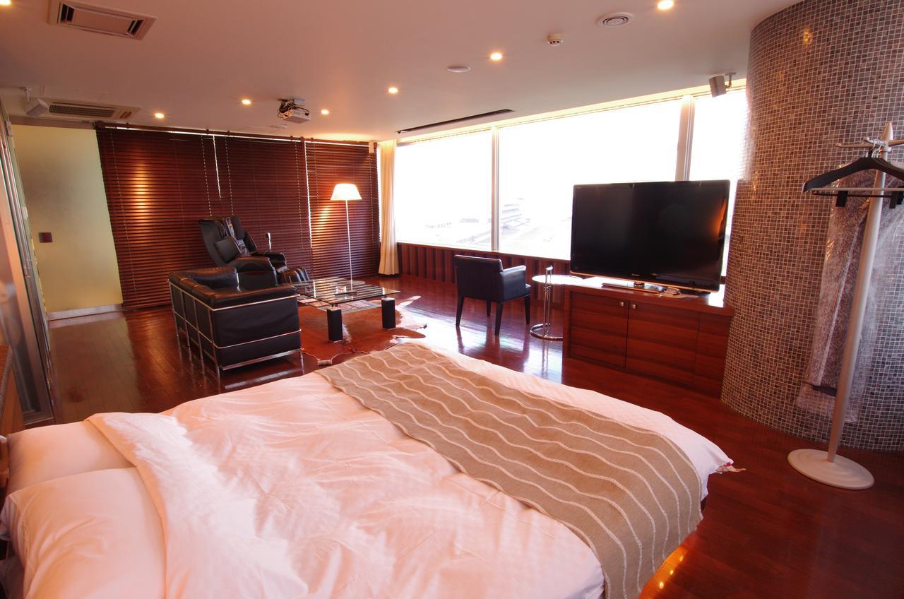 Blue Hotel Octa (Adults Only) Sapporo Exterior photo